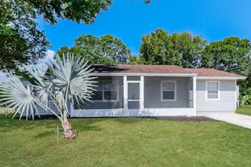 5315 HICKORY DR FORT PIERCE, FL 34982